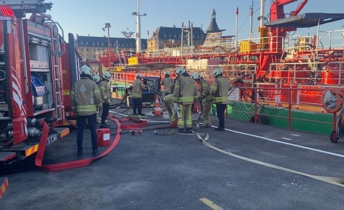 Haydarpaşa Limanı’nda yakıt ikmal gemisinde yangın