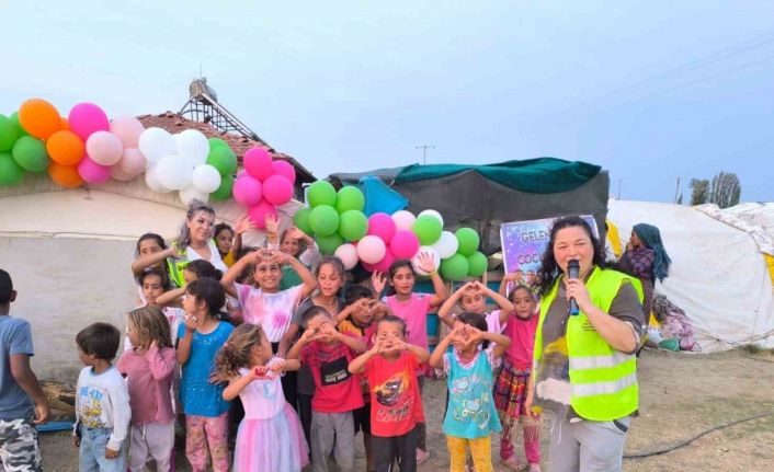 Hayırseverler çadır kentte kalan çocukları sevindirdi