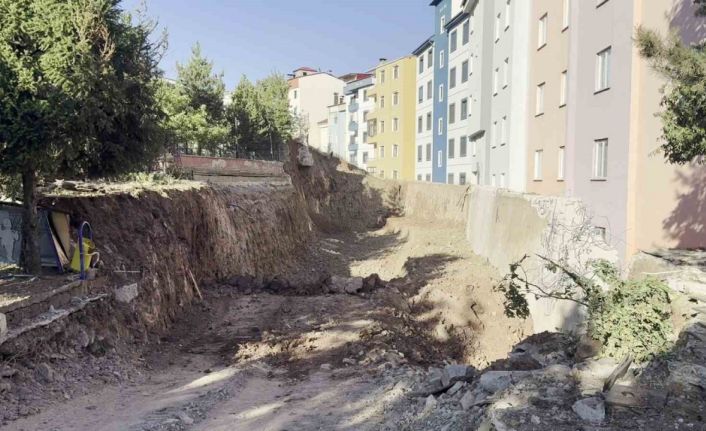 Heyelan nedeniyle evleri boşaltılan mağdurların endişeli bekleyişi sürüyor