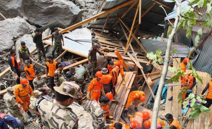 Hindistan’da sel felaketinde ölü sayısı 60’a yükseldi