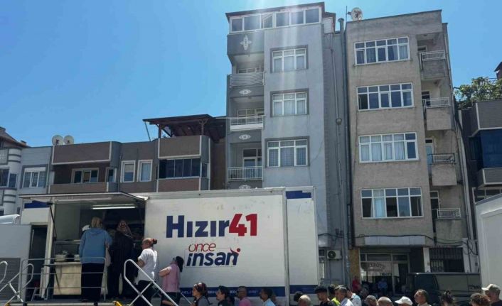 Hızır 41, Sındırgı’da depremzedelerin yanında