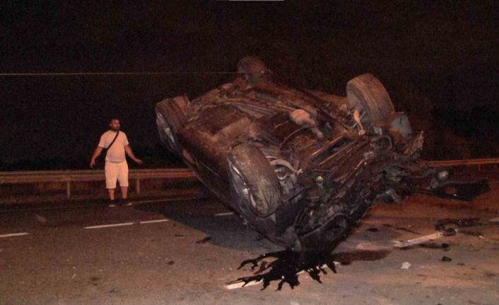 Hurdaya dönen otomobilden burunları kanamadan çıktılar