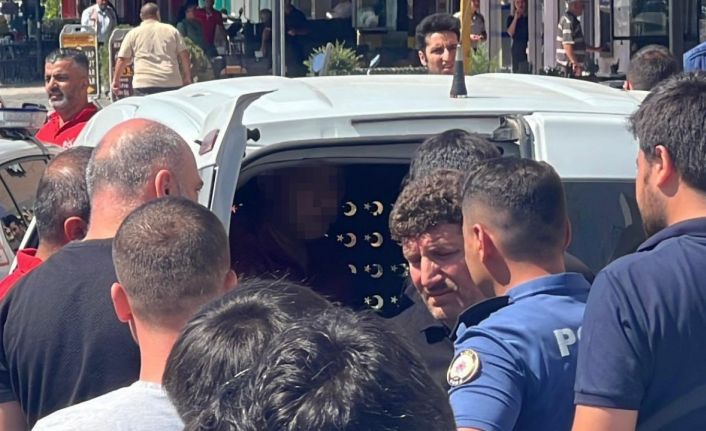 Husumetlisini öldürdü, bankada yakalandı