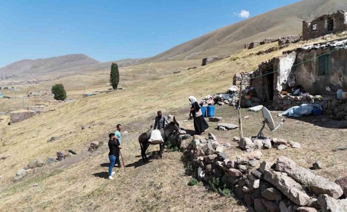 Iğdır’da 2025 yılında eşek sırtında su taşıyorlar