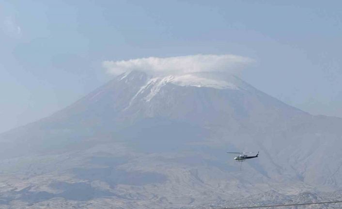 Iğdır’da yüksek gerilim hatları için helikopterle korumalar takılıyor