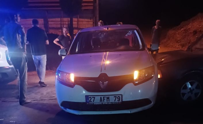 İki otomobil çarpıştı: 2 yaralı