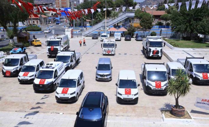 İncirliova Belediyesi 10 yeni hizmet aracını tanıttı