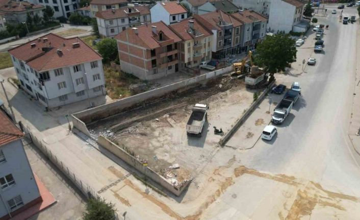 İnegöl’de atıl vaziyetteki boş alan otoparka dönüşüyor