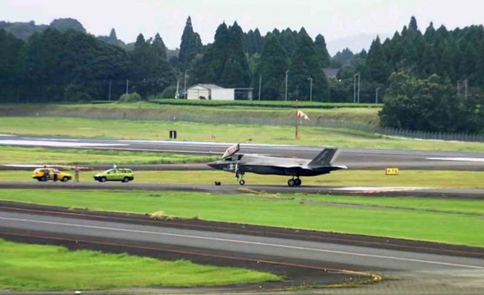 İngiltere’ye ait F-35B savaş uçağı Japonya’ya acil iniş yaptı