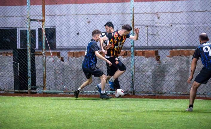 İnönü 9. Geleneksel Halı Saha Turnuvası’nın şampiyonu Manda Birliği oldu