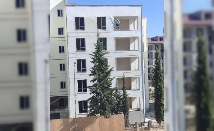 İnşaat işçisi canını hiçe sayarak çalıştı