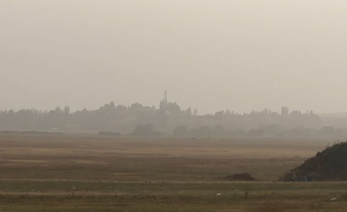 Irak ve Suriye’den gelen toz bulutu Yüksekova’yı kapladı