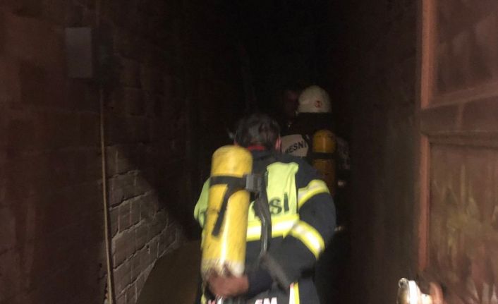 İş yeri bodrumunda çıkan yangın korkuttu