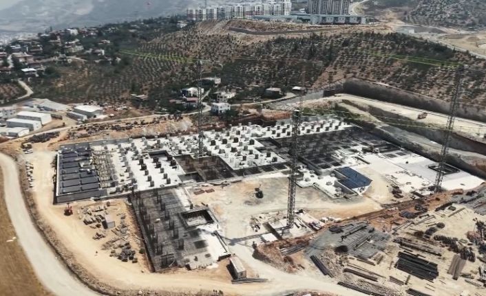 İskenderun’da sismik izolatör sistemli 600 yataklı devlet hastanenin inşası hızla sürüyor