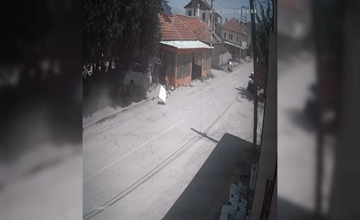 Isparta’da otomobil kıraathaneye daldı: 1 ölü, 1 yaralı