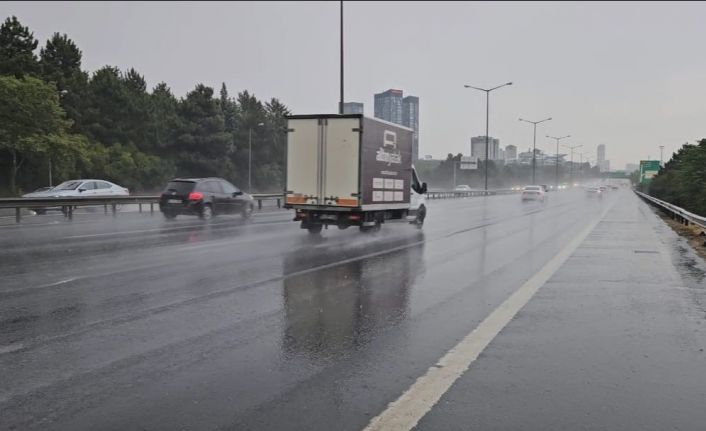 İstanbul’da sağanak yağış Avrupa Yakası’nda etkisini sürdürüyor