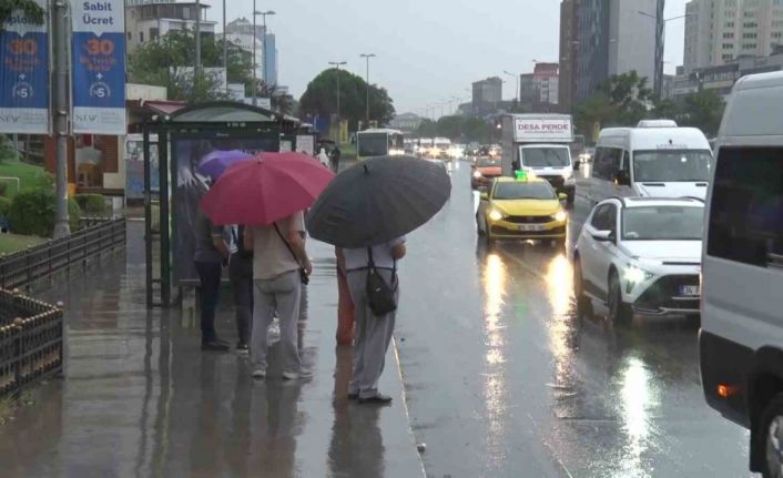 İstanbul’da sağanak yağış sabah saatlerinde de etkisini sürdürüyor