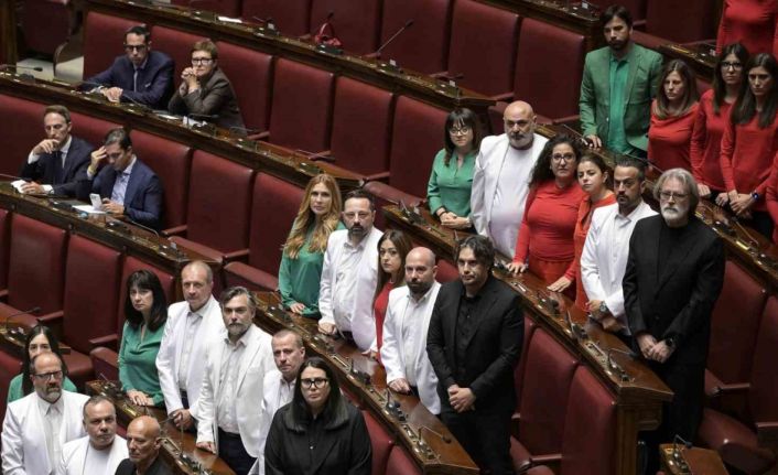 İtalya’da muhalif milletvekillerinden parlamentoda "Filistin" dayanışması