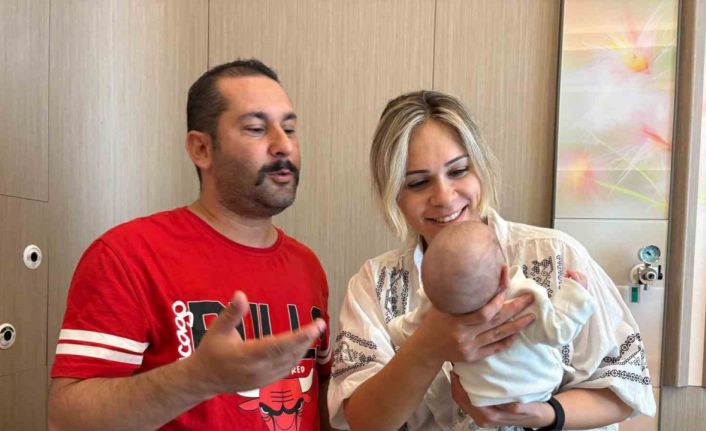 İzmir’de 540 gram olarak dünyaya gelen bebek, hayata tutundu