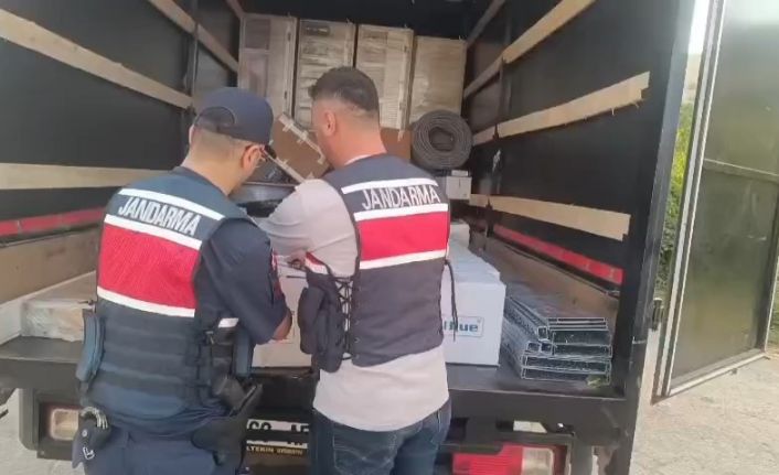 Jandarma adblue bidonlarına gizlenmiş 555 litre etil alkol ele geçirdi