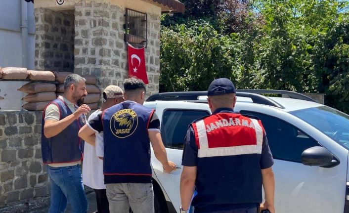Jandarma ekipleri, aranması bulunan 23 şüpheliyi yakaladı
