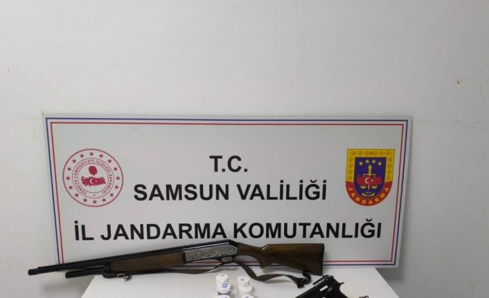 Jandarma uyuşturucu hap ve silah ele geçirdi