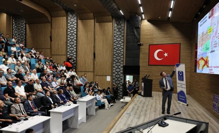 Japon Uzman Moriwaki, Kütahya’da deprem semineri verdi