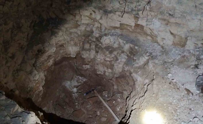 Kaçak kazı yapan şahısları jandarma suçüstü yakaladı