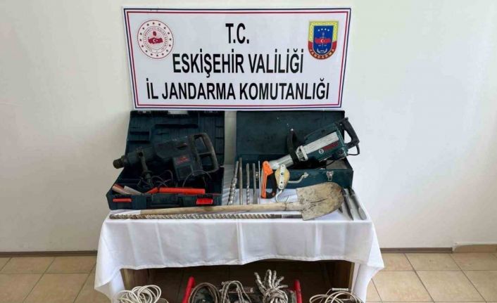 Kaçak kazı yaparken suçüstü yakalandılar