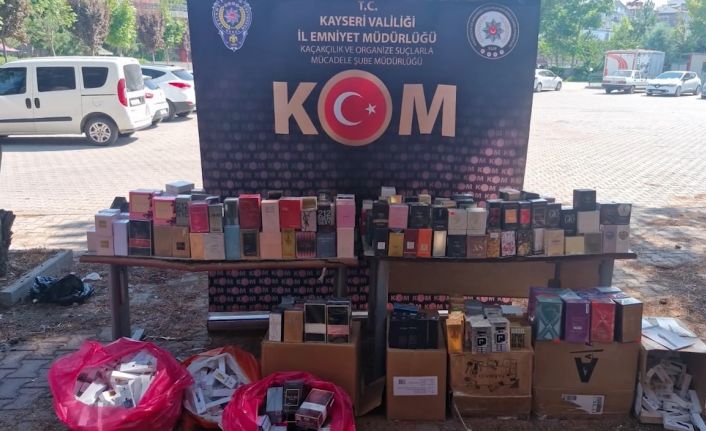 Kaçak parfüm satan şahıslar yakalandı