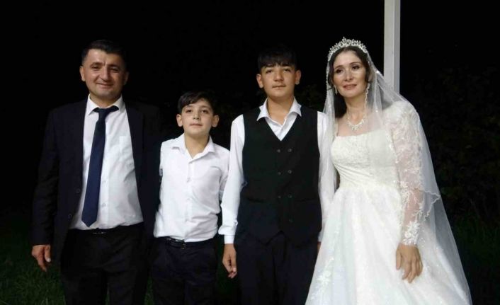 Kaçarak evlendiler, 17 yıl sonra düğünlerini yaptılar