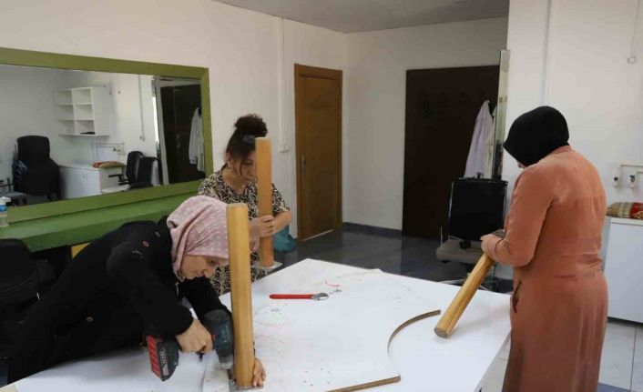 Kadınlar için başlatılan mobilya kurulum ve onarım eğitimi tamamlandı