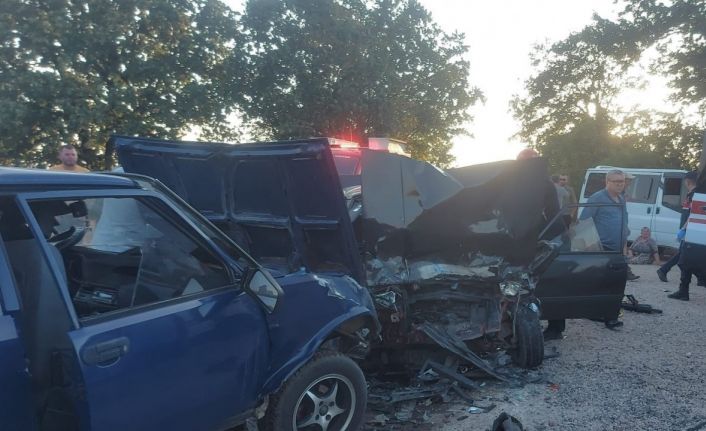 Kafa kafaya çarpıştılar: 1 ölü, 3 ağır yaralı