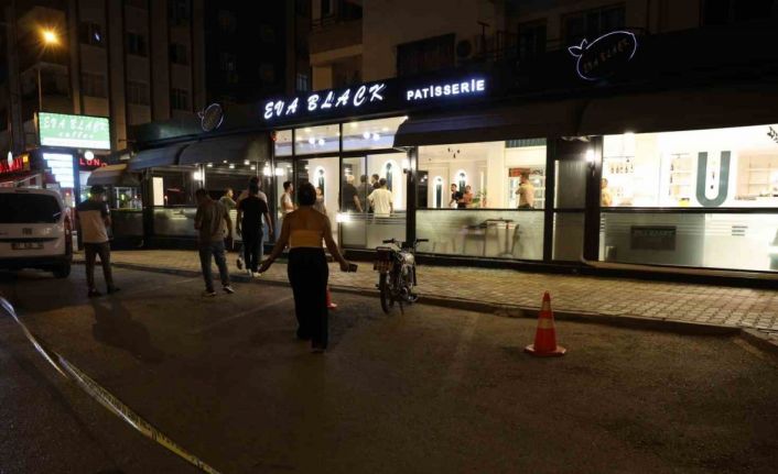 Kafeyi önce motosikletle, şimdi de otomobille gelip kurşunladılar