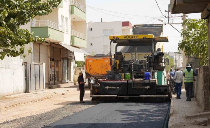 Kahta’da sıcak asfalt çalışmalarıyla yollar yenileniyor