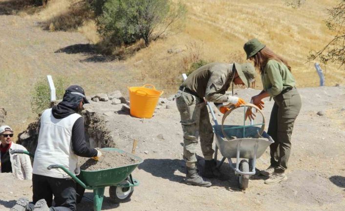 Kalehisar’da Selçuklu tarihinin izlerini öğrenciler gün yüzüne çıkartıyor