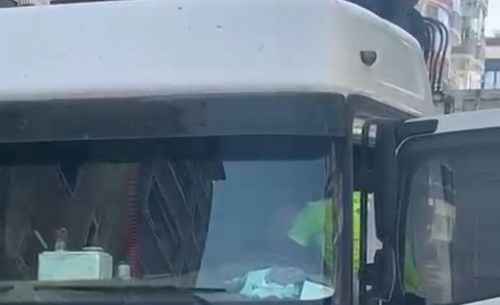 Kalp krizi geçiren tır sürüsü otomobile çarptı: 2 yaralı