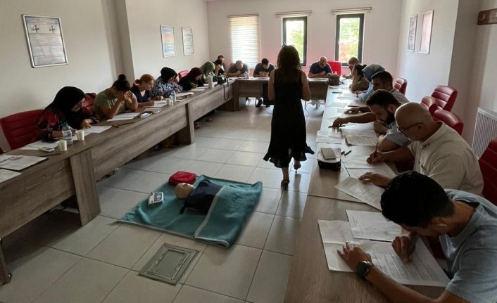 Kamu personeline ilk yardım eğitimi verildi