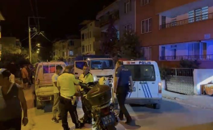 Kamyonetle gezerken polise yakalanan çocuk polis arabasına çarptı