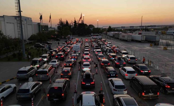 Kapıkule’de gurbetçilerin hüzünlü dönüş yolculuğu