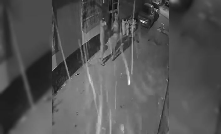 Kar maskeli şüpheliler eve ateş açıp o anları kaydetti