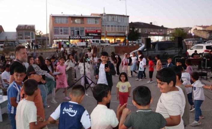 Karayazı’da gezici sinema ve açık hava konseri etkinliği
