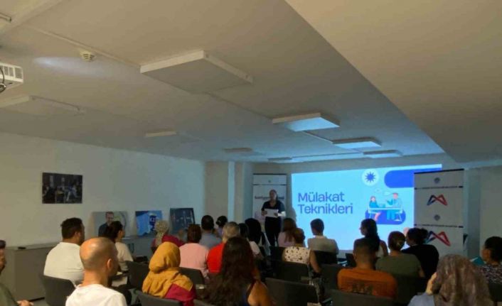 Kariyer Merkezinden iş arayanlara destek