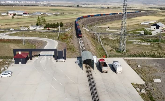 Kars Asya ile Avrupa’yı demiryoluyla birbirine bağlıyor