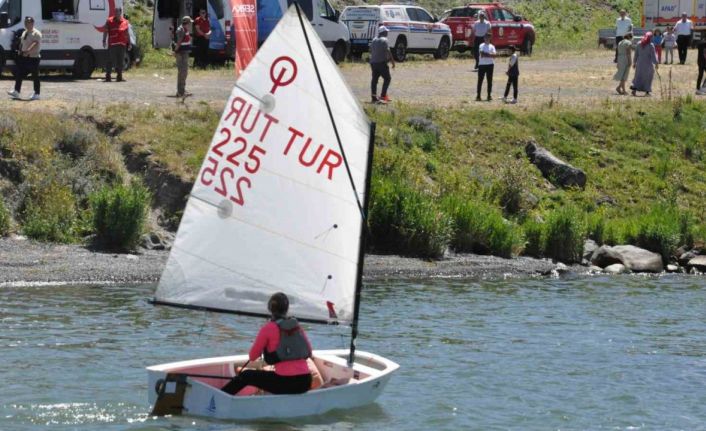 Kars’ın mavi incisi Çıldır Gölü’nde yelkenler fora