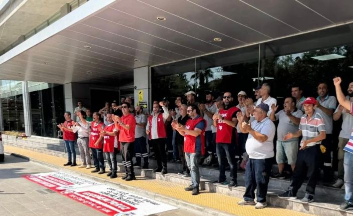 Karşıyaka Belediyesi’nde sular durulmuyor: İşçiler de memurlar da grevde