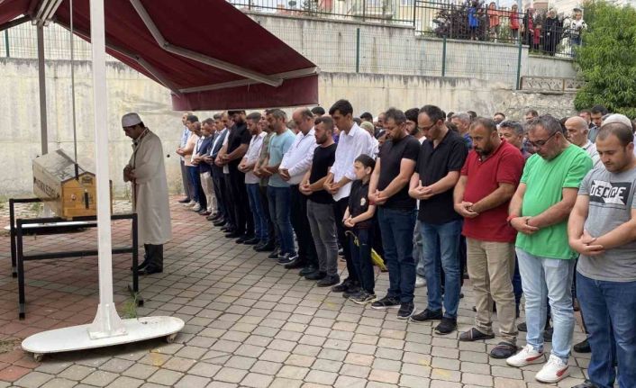 Kastamonu’da baraj gölünde hayatını kaybeden çocuk son yolculuğuna uğurlandı