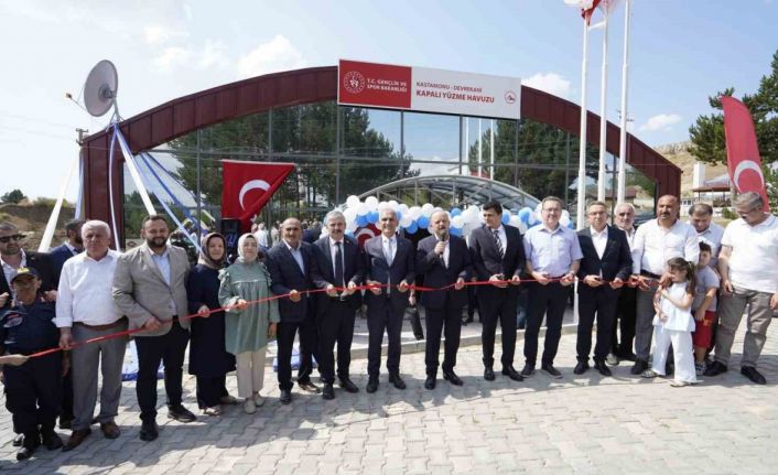 Kastamonu’da, Devrekani Kapalı Yüzme Havuzu hizmete açıldı