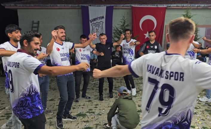 Kavaklı Spor şampiyonluğu coşkuyla kutladı