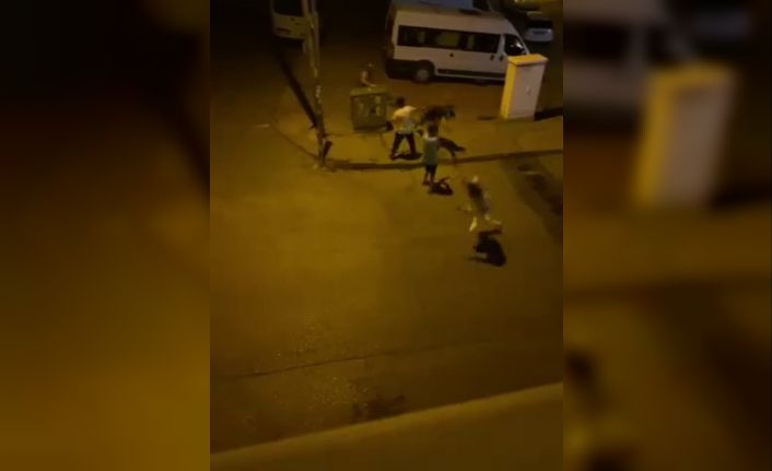 Kavga ettiği kişiye kaldırım taşıyla saldırdı